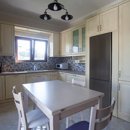 Gold Beach Apartment